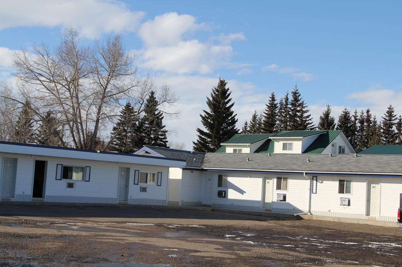 Bluebird Motel Innisfail Exterior photo