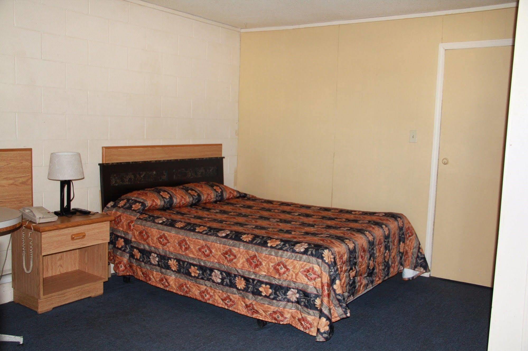 Bluebird Motel Innisfail Exterior photo