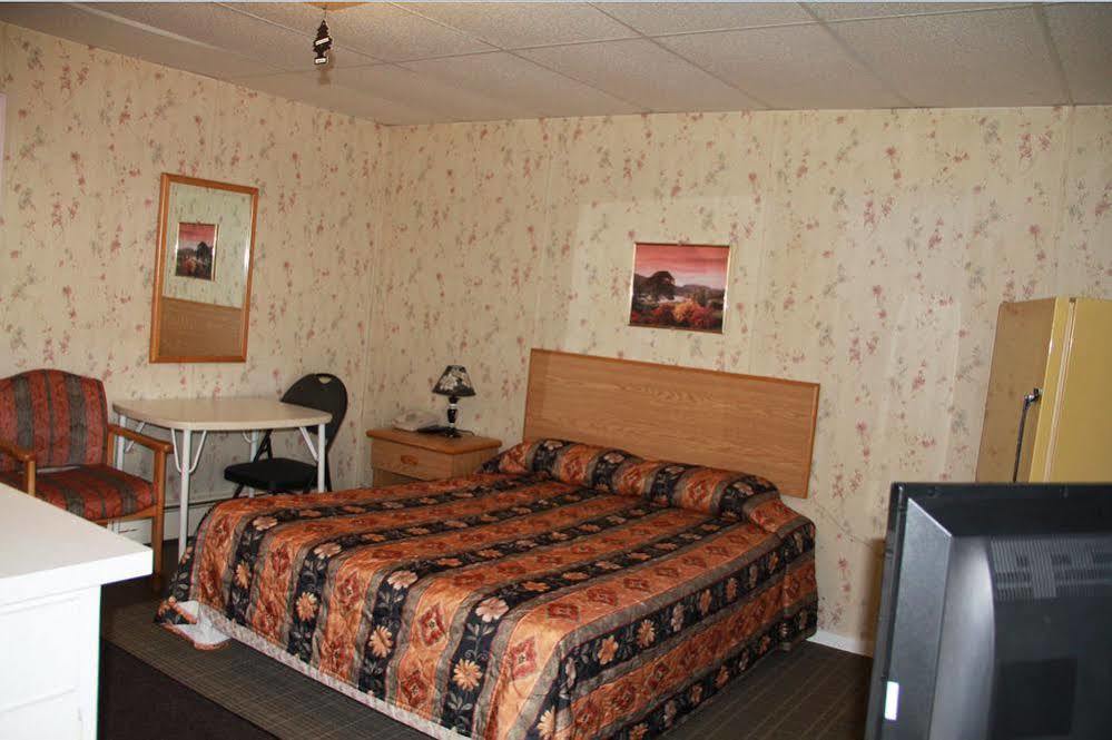 Bluebird Motel Innisfail Exterior photo